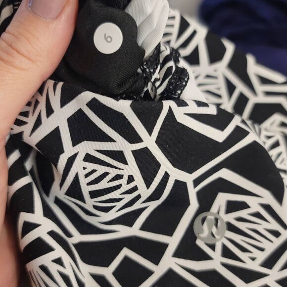 Lululemon Rosette Cropped Leggings Sz 6 - Picture 5 of 5